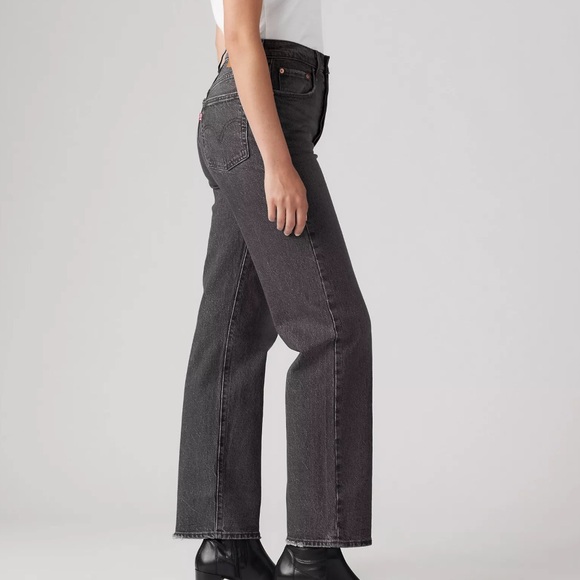 Levi's Ribcage Straight Ankle Jeans - Picture 3 of 5